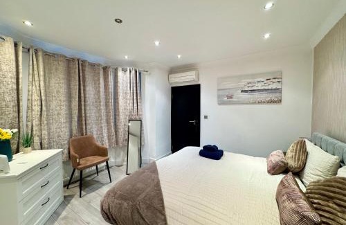 Harrow Road Apartment | The Paddington Pines - 2 bed en-suite apartment