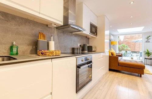 Harrow Road Apartment | The Paddington Pines - 2 bed en-suite apartment