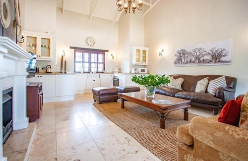 Greater Johannesburg Metropolitan Area House | The Paddocks - Two Bedroom Cottage, Kyalami, Midrand