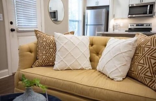 Oxford Cottage | The Paige, Cozy 1BR Studio by Velvet Ditch Villas