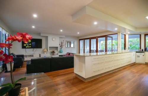 Surfers Paradise House | The Palm in Heart of Surfers Paradise