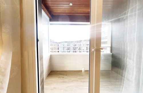 San Sebastian Apartment | The Paradise: Luxurious flat, parking, jacuzzi, terrace, new