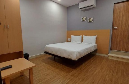 Surat Hotel | THE PARK VIEW ROOMS