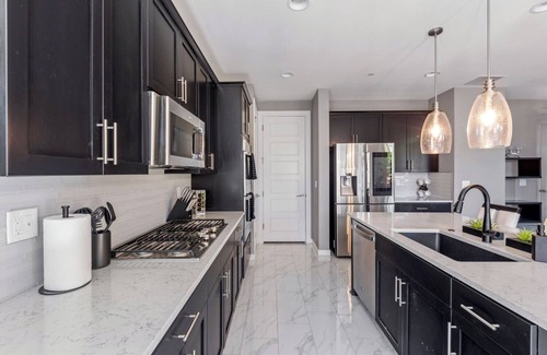 Beaverton House | The Parker - Pet friendly 4 bedroom home for extended stays.