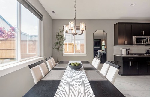 Beaverton House | The Parker - Pet friendly 4 bedroom home for extended stays.