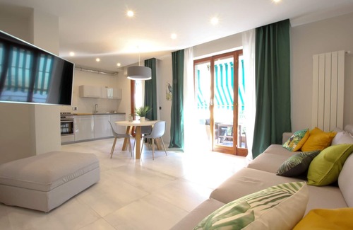 Bordighera Apartment | The Parrots and Palms