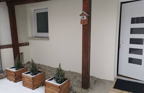 Poteries Apartment | "the patio", just for you, in the peace and quiet.