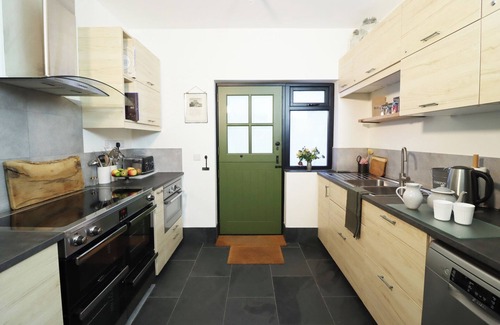 Llantwit Major Cottage | THE PAVILLION, family friendly, with open fire in Llantwit Major