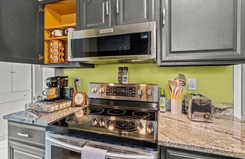 Old Irving Park House | The Peacock House - Close to Restaurants and Shops