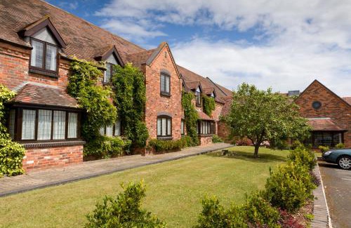 Broughton Hackett Hotel | The Pear Tree Inn & Country Hotel