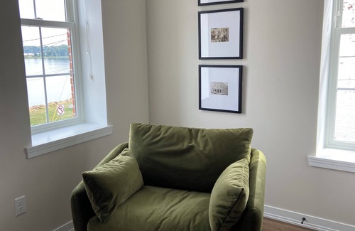 Sabula Apartment | The Pearl, Full Loft Apartment across from city Mississippi dock