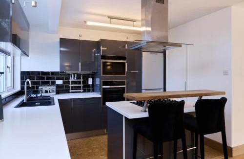 Nunhead House | The Peckham Escape - Modern 3BDR with Garden