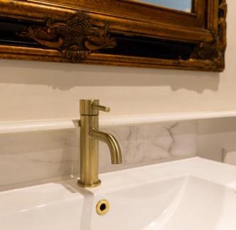 Horsham St Faith Apartment | The Pelican Room-converted Cart Lodge near airport