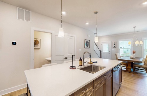 Long Neck Condo | The Peninsula spacious condo w/community pool, hot tub, tennis courts