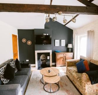 Wing Apartment | The Penthouse Apartment, Sleeps 4, Town Centre