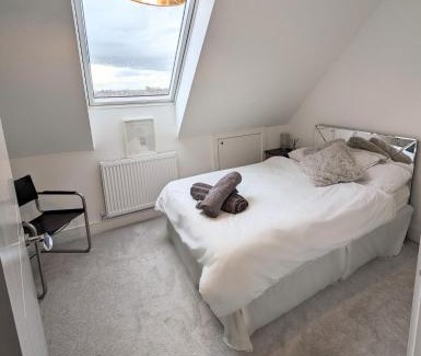 Ewell House | The Penthouse Double Bedroom for Rent Use of kitchen