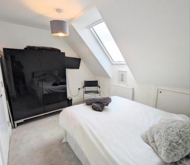 Ewell House | The Penthouse Double Bedroom for Rent Use of kitchen