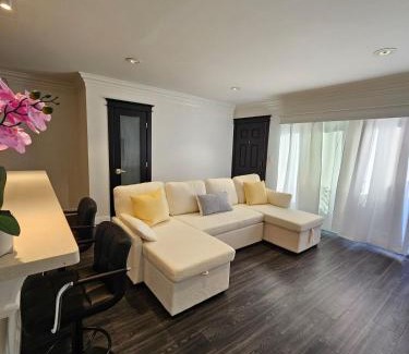 Downtown Culver City Apartment | The Perfect Home in Culver City Palms Patio and Parking