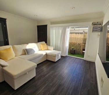 Downtown Culver City Apartment | The Perfect Home in Culver City Palms Patio and Parking
