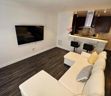 Downtown Culver City Apartment | The Perfect Home in Culver City Palms Patio and Parking