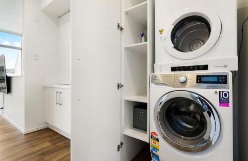 Albany Apartment | The Perfect Pad on the Shore seconds to Stadium