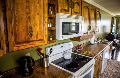 Rocky Harbour Cottage | The Peridot Retreat