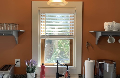 Monument Beach Cottage | The Perrywinkle Cottage located in the charming village of Monument Beach