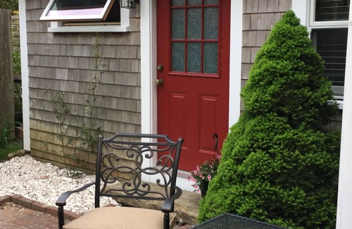 Monument Beach Cottage | The Perrywinkle Cottage located in the charming village of Monument Beach