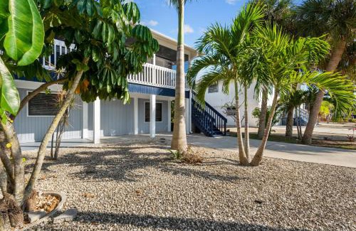 Mid Island Apartment | The Pina Colada at the Anchorage