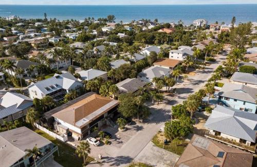Mid Island Apartment | The Pina Colada at the Anchorage