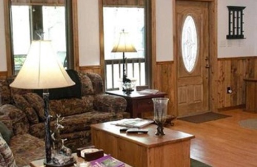 Broken Bow Cabin | The Pine Cone - Cozy & Perfect for Couples ~ Includes Kayaks!