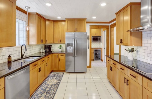 Evans House | THE PINE CONE- Hot Tub | Game Room | Huge Backyard