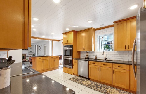 Evans House | THE PINE CONE- Hot Tub | Game Room | Huge Backyard