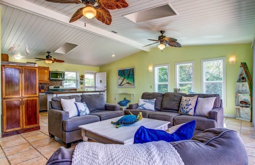 Eden Pines House | The Pineapple Cottage: Live Your Best Keys Life, 3BR Canal Front Home, Dockage & Pet-Friendly Bliss!