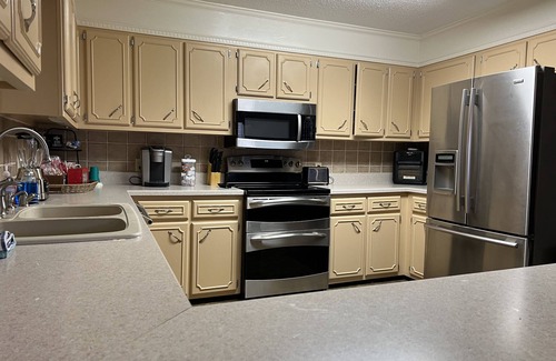 Rockledge House | “The Pines Homestead” Secluded Retreat Home with its own five acre lake.