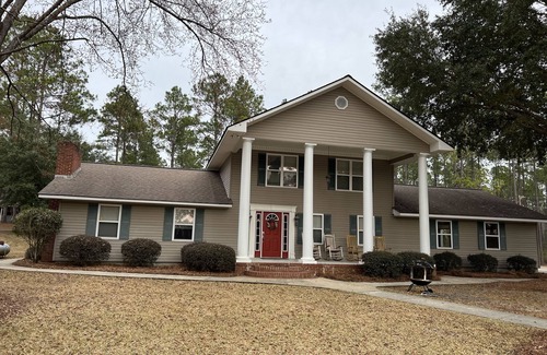 Rockledge House | “The Pines Homestead” Secluded Retreat Home with its own five acre lake.