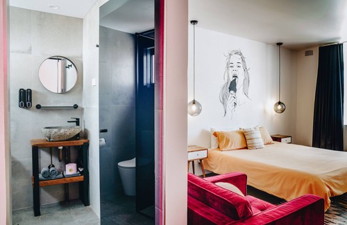 Coolangatta Hotel | The Pink Hotel Coolangatta