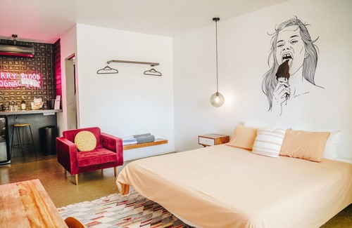 Coolangatta Hotel | The Pink Hotel Coolangatta