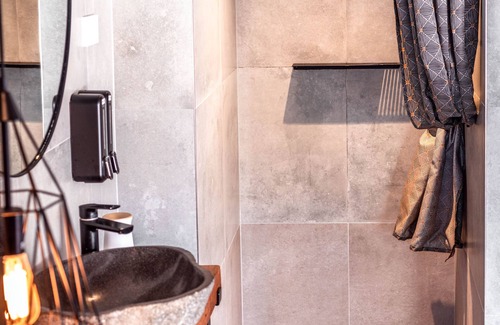 Coolangatta Hotel | The Pink Hotel Coolangatta