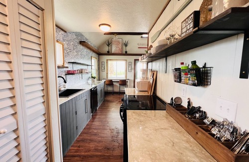 Crystal River House | The Pink Palm - Waterfront - Boat & RV’s Welcome!