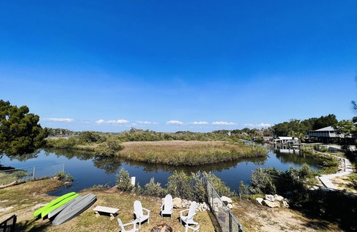 Crystal River House | The Pink Palm - Waterfront - Boat & RV’s Welcome!