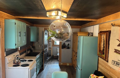 East Kootenay House | The Piper Pad – Cozy Tiny Home Escape in Canal Flats, BC