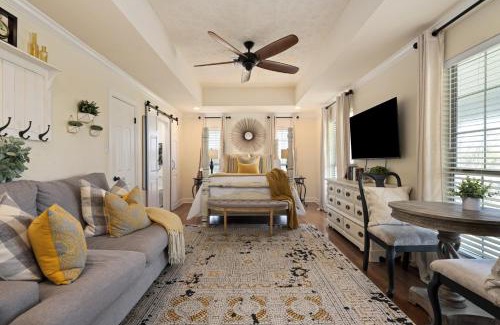 Pflugerville Bed & Breakfast | The Plantation House Boutique Inn