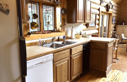 Livingston House | The Pleasant Pheasant ~ Single/Multi-Family Retreat - 20 Acres