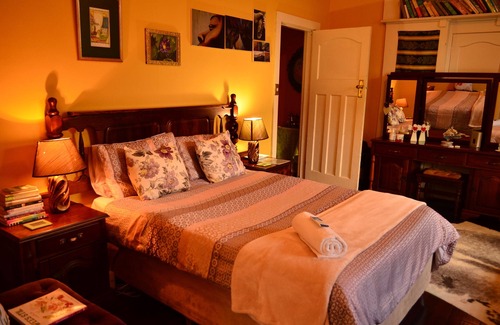Walmer Bed & Breakfast | The Plump Pelican, double room in a private home, self-catering