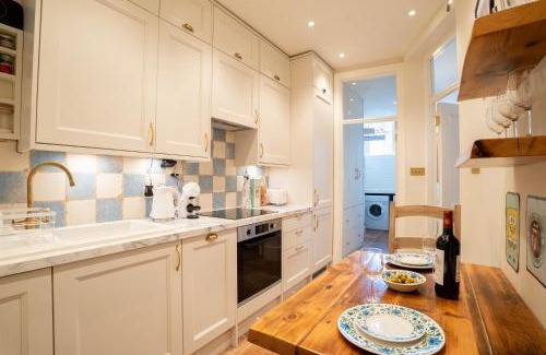 Thamesfield Apartment | The Plush Putney Apartment - 2 Bed - 2 Bath - Ground Floor Apt
