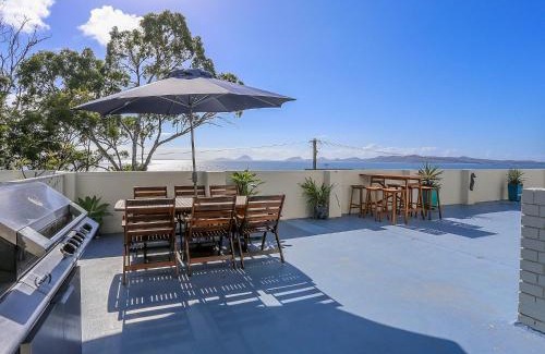 Soldiers Point Apartment | The Point 10, 5-7 Mitchell St - stunning water views
