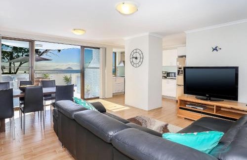 Soldiers Point Apartment | The Point 10, 5-7 Mitchell St - stunning water views