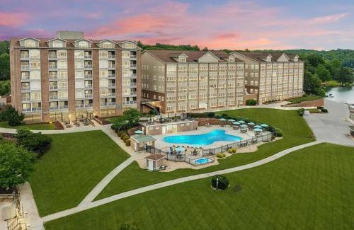 Huddleston Hotel | The Pointe - Serenity Shores - 3204