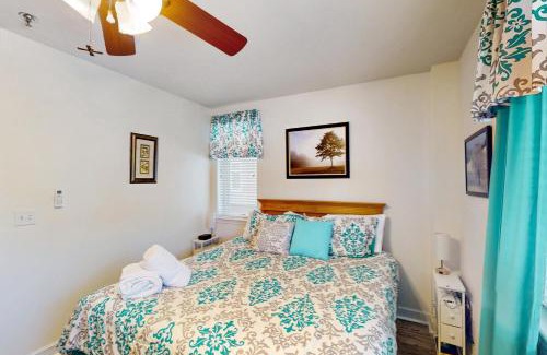 Huddleston Hotel | The Pointe - Serenity Shores - 3204